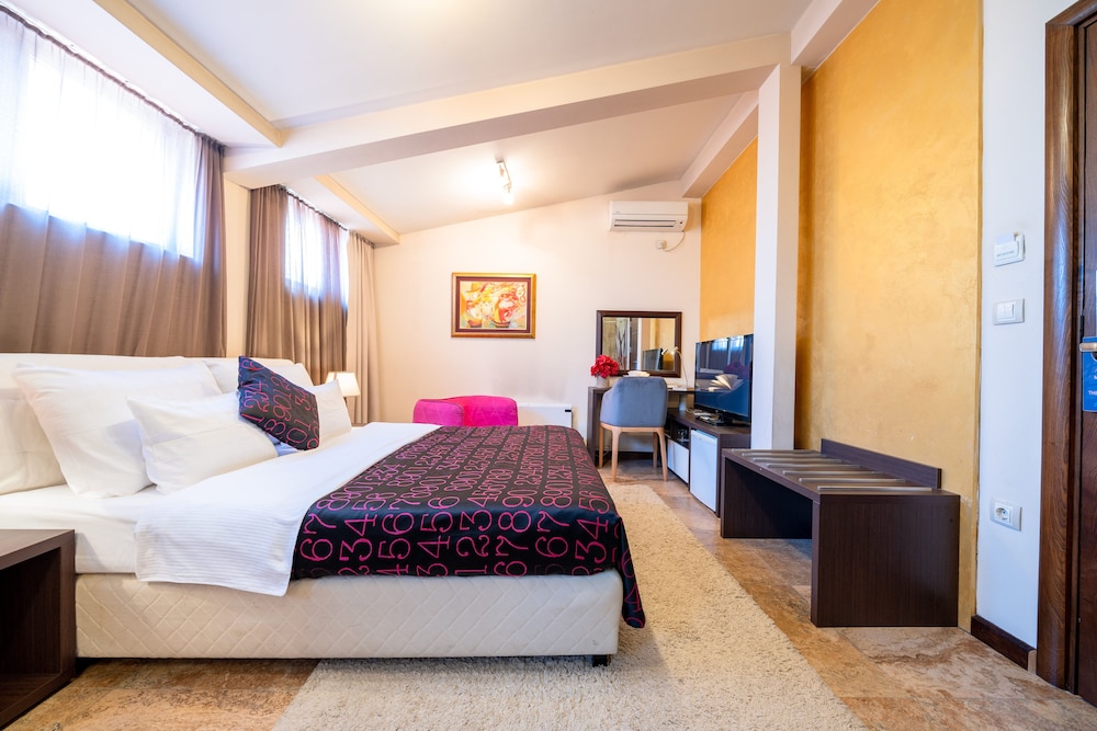 Alexandar Lux Hotel 10/50