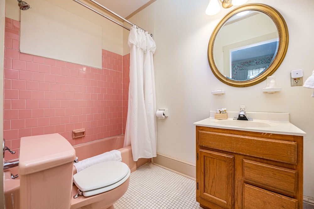 Monroe, Guest Room, Double Bed، Wayside Inn 4/4