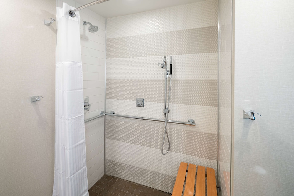 Doubletree By Hilton Gainesville 24/61