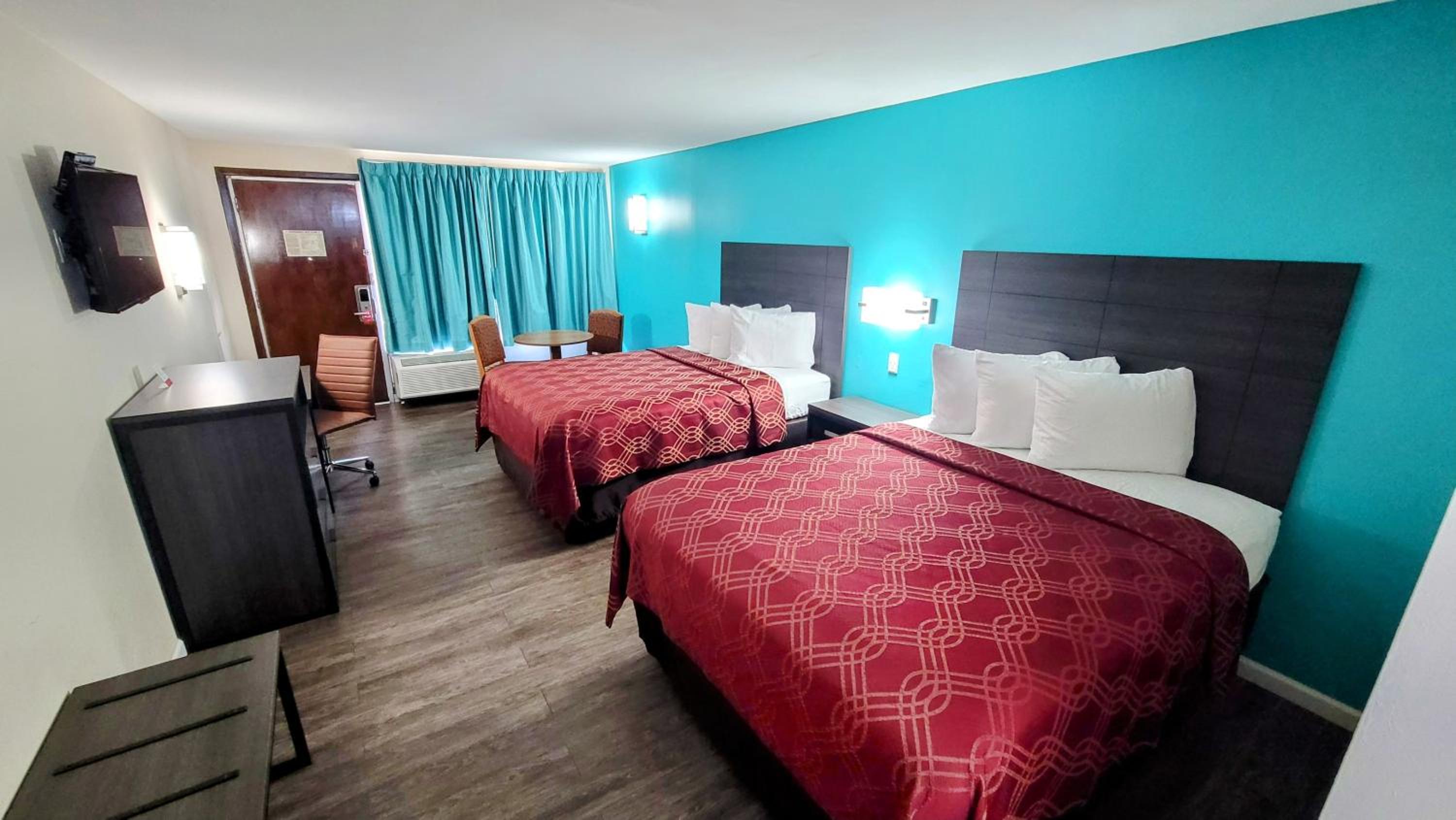 Efficiency, 2 Queen Beds, Smoking, Accessible