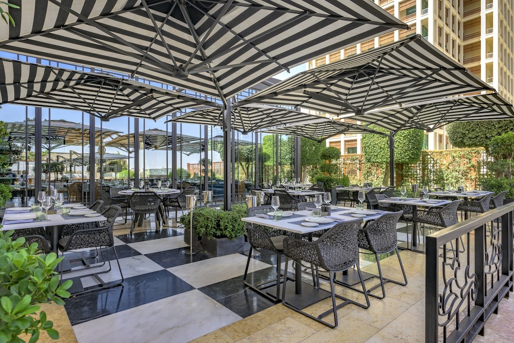 Grand Hyatt 53/76