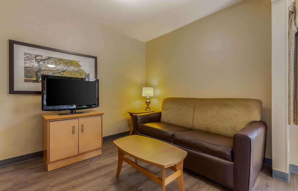 Studio6 Suites Greenville, SC - Haywood Mall 24/45