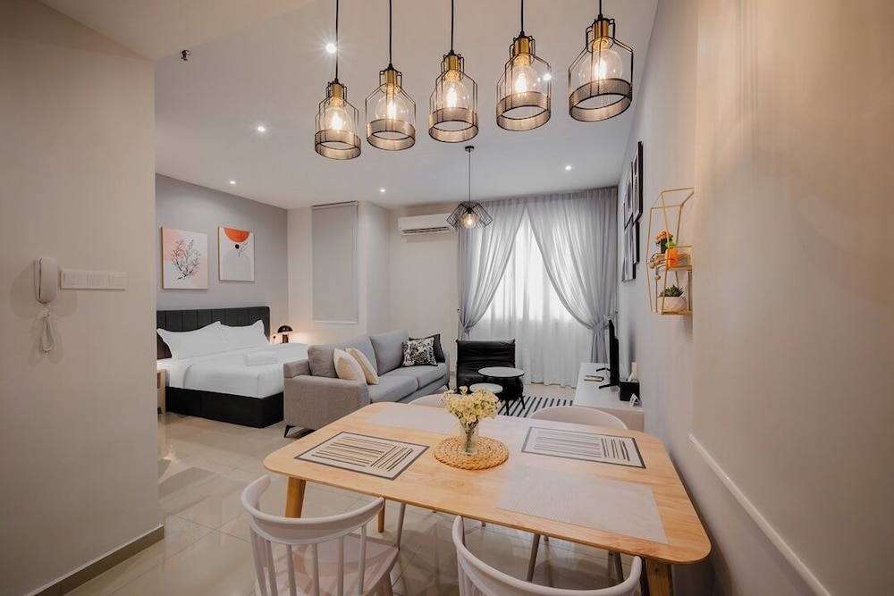 Iconic Regency Service Residences, managed by Iconic Hotel 43/53