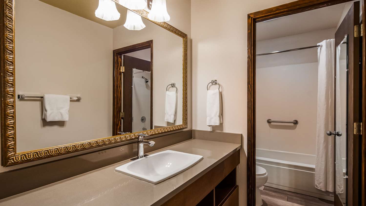 Best Western Salbasgeon Inn & Suites Of Reedsport 12/15