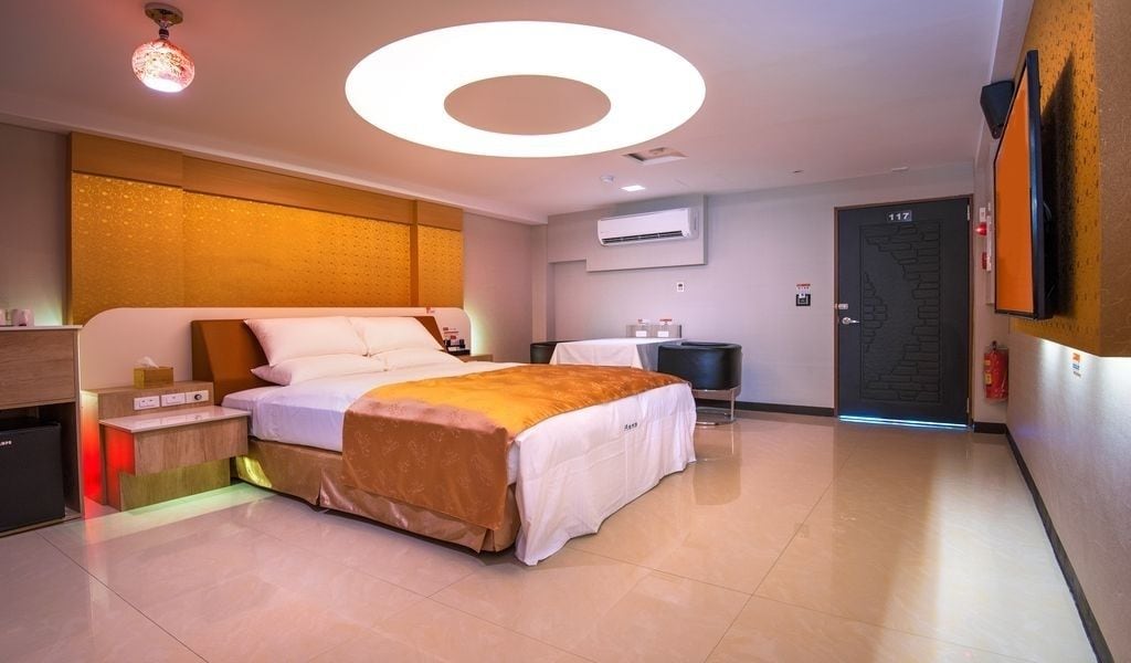 BUSINESS, DOUBLE BED, PRIVATE BATHROOM