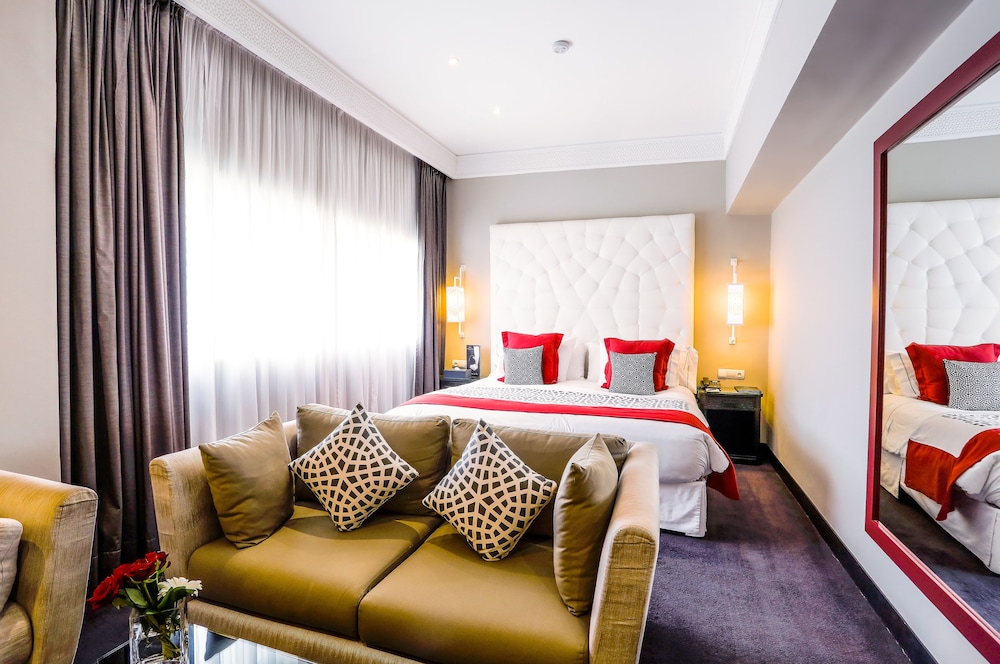 JUNIOR SUITE, KING BED, CITY VIEW