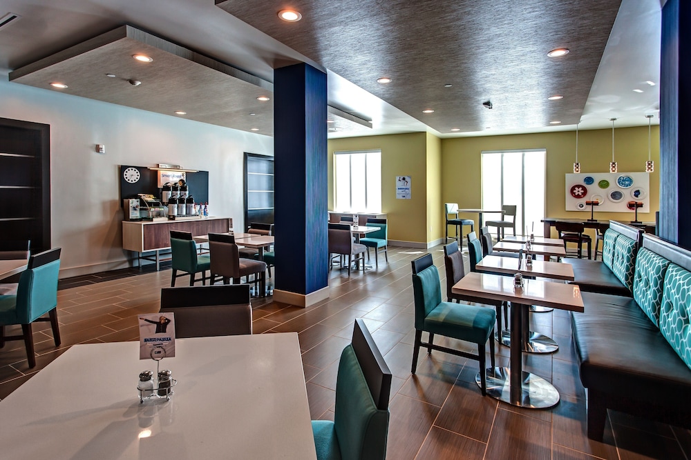 Holiday Inn Express & Suites Gatesville N. Ft Hood 49/65