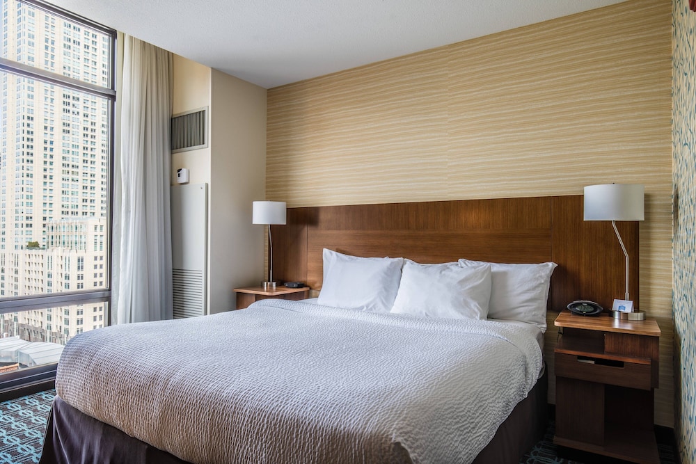 FAIRFIELD INN & SUITES CHICAGO DOWNTOWN/RIVER NORTH 3/47