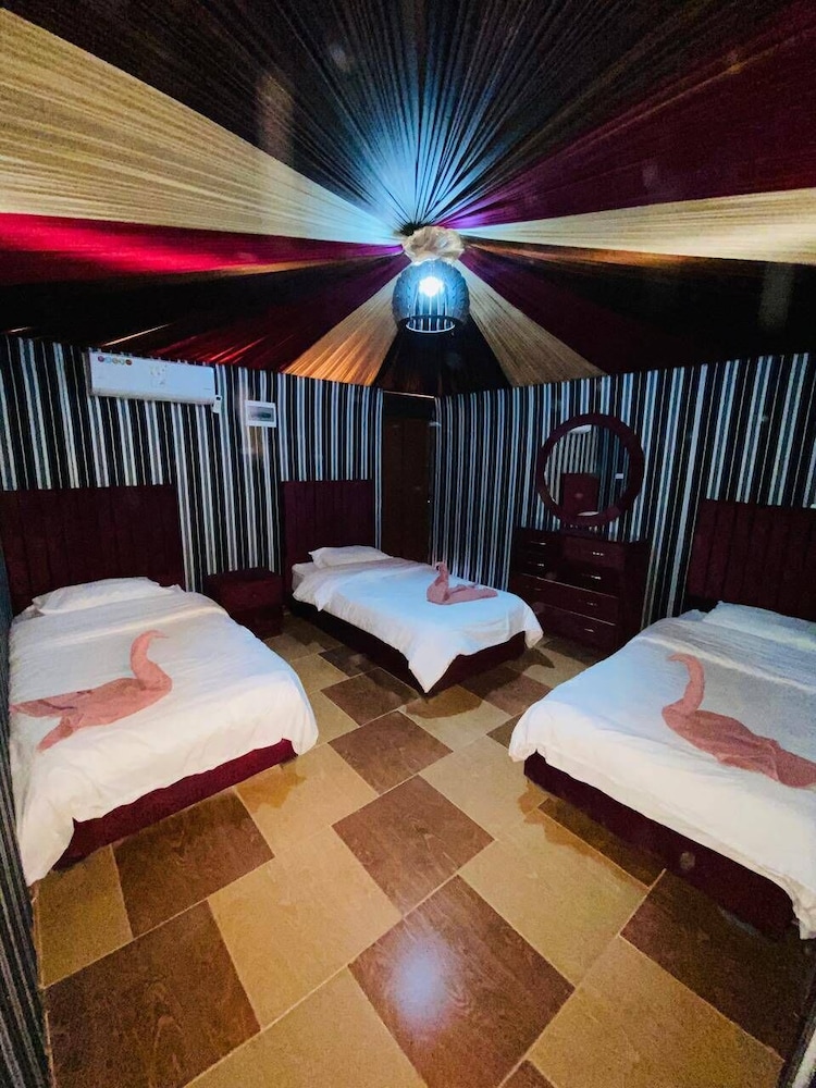 Deluxe, Quadruple, Queen and Twin Beds, Mountain Side, Mountain View