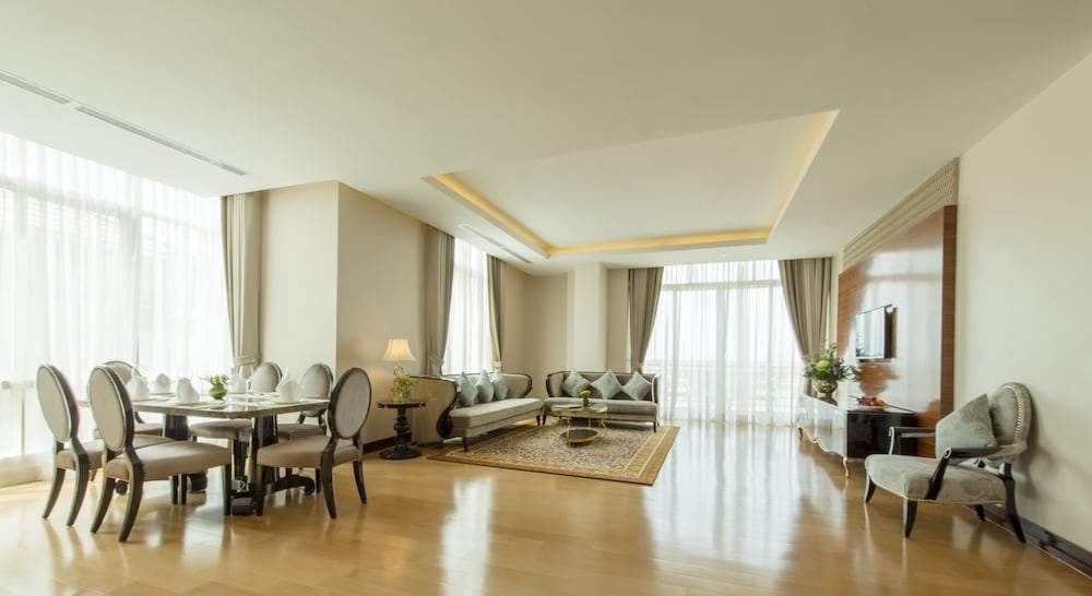Garden City Hotel 33/38