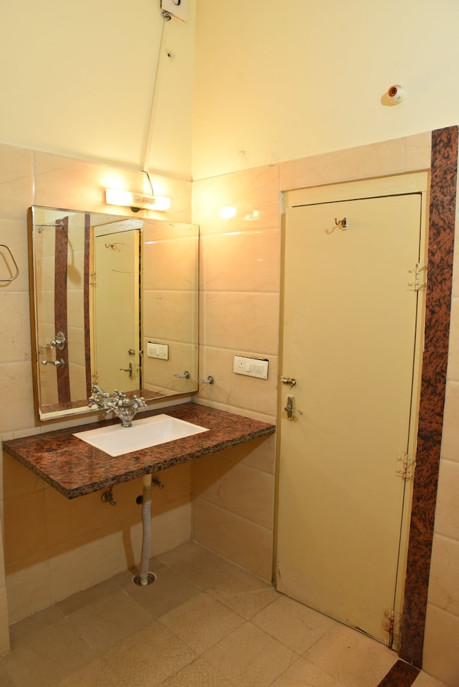Hotel C 9 42/50