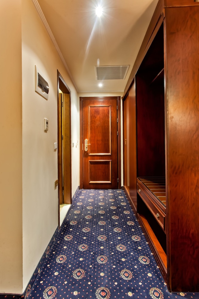 Hotel Kouros 25/61