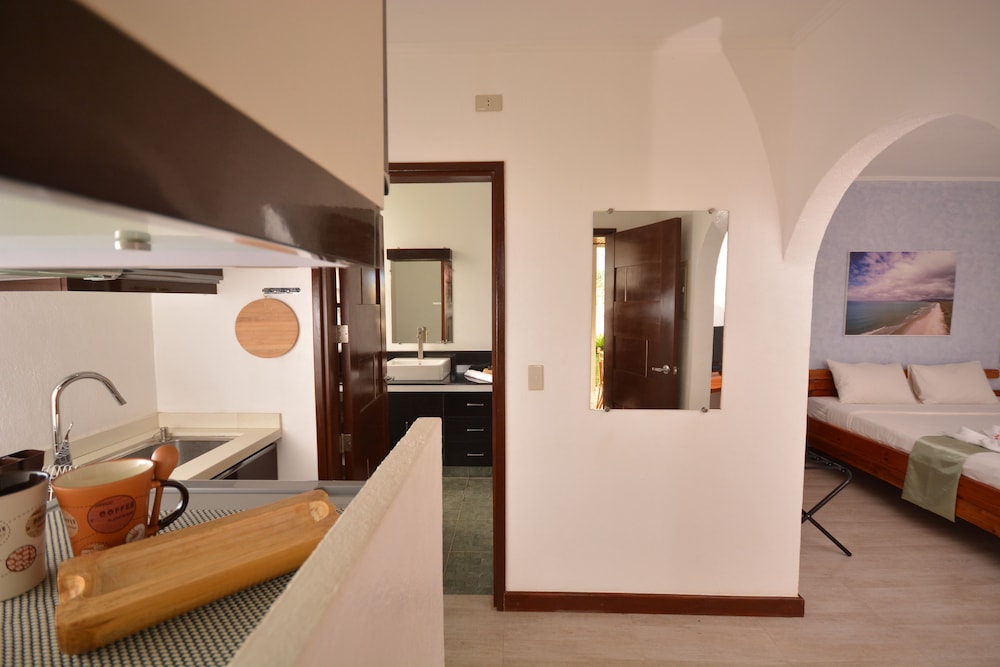 Munting Paraiso 33/66
