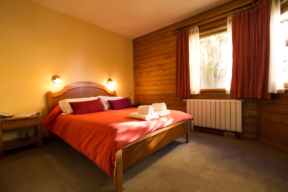 ROOM, QUINTUPLE, APARTMENT