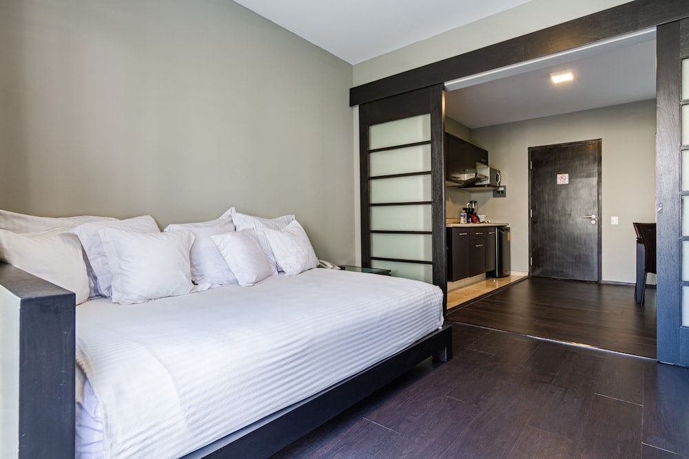 Giorgio Suites 4/27