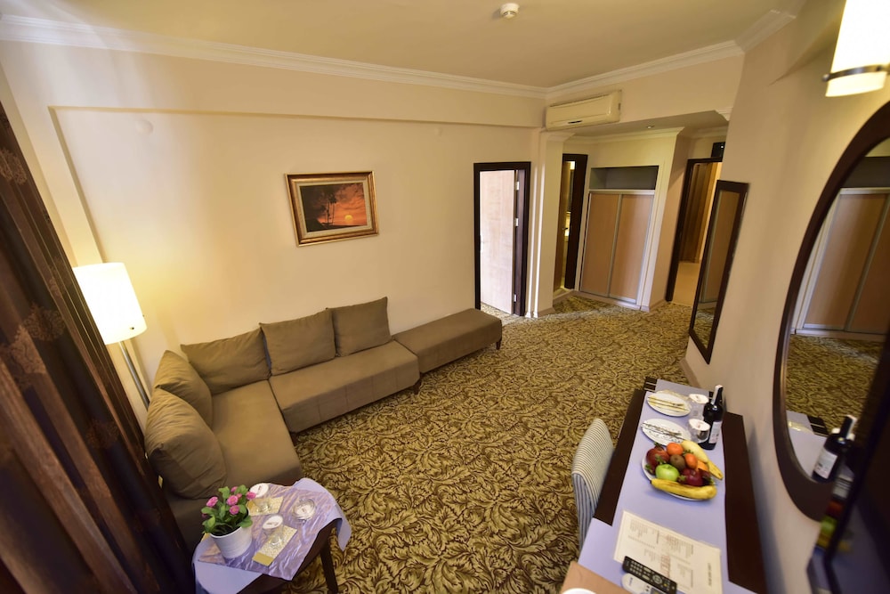 Topkapi Hotel 36/69
