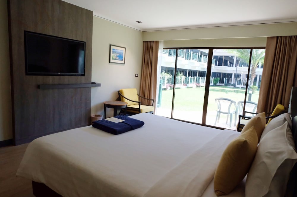 Amora Beach Resort Phuket 31/75