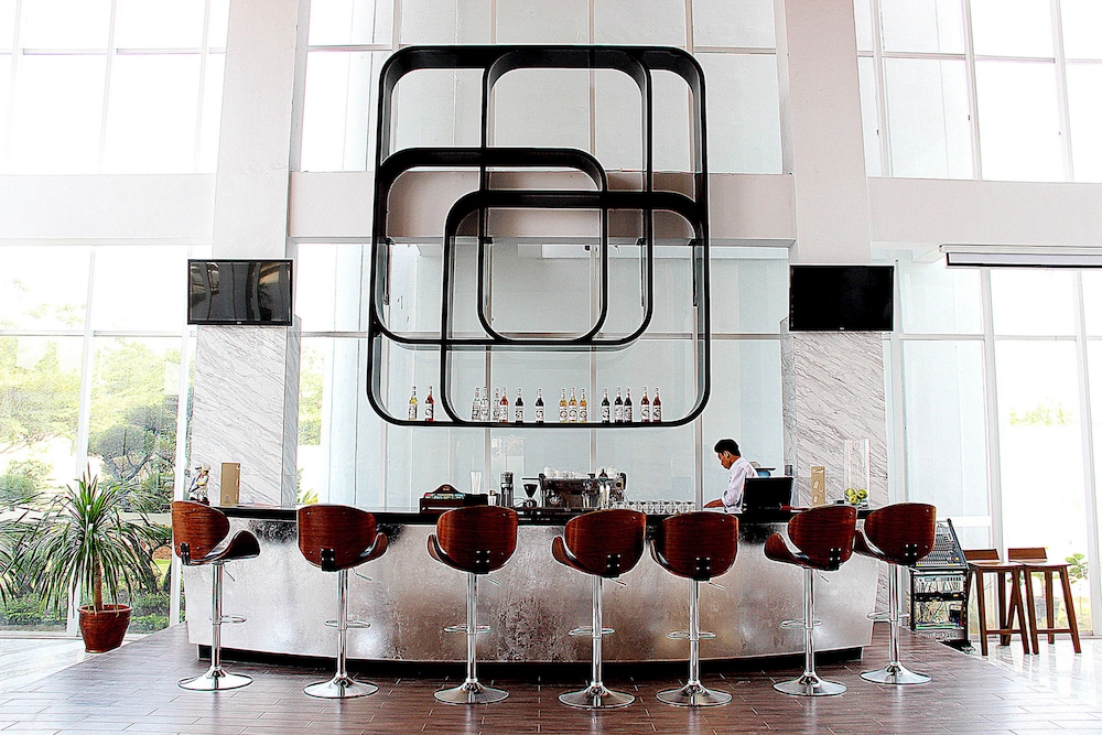 Hariston Hotel And Suites 45/53