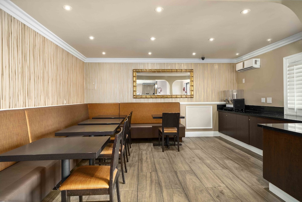 restaurant cafeteria