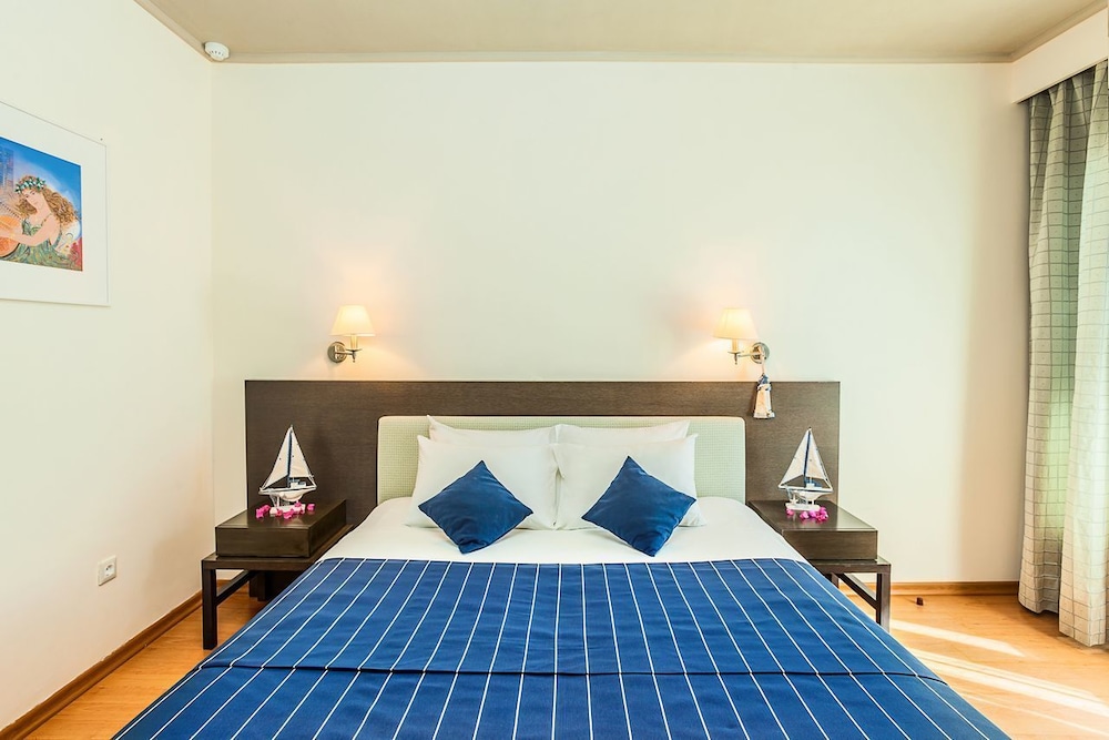 Room, Double Bed, Mountain View