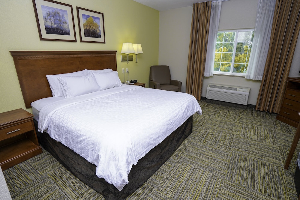 Candlewood Suites Boise Towne Square 6/47