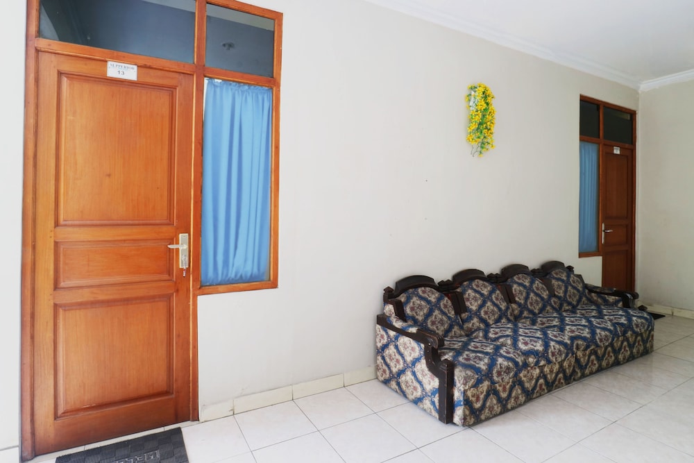 Hotel Arjuna 10/66