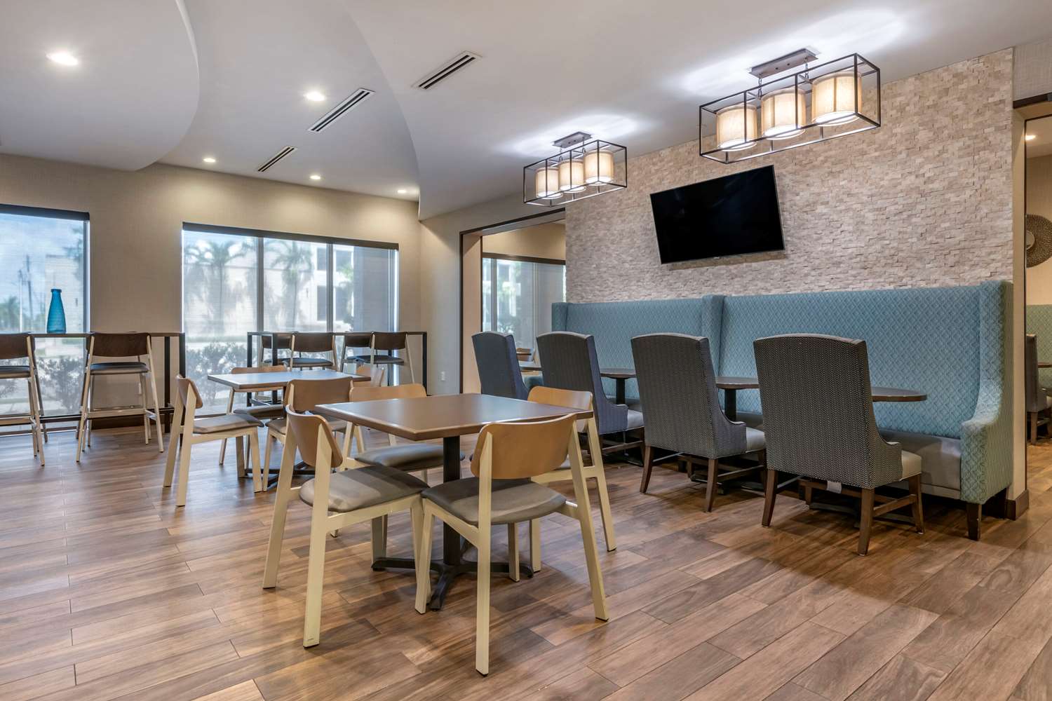 Comfort Suites Fort Lauderdale Airport & Cruise Port 15/18