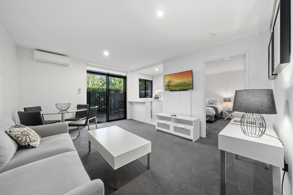MANUKA PARK SERVICED APARTMENTS 40/58