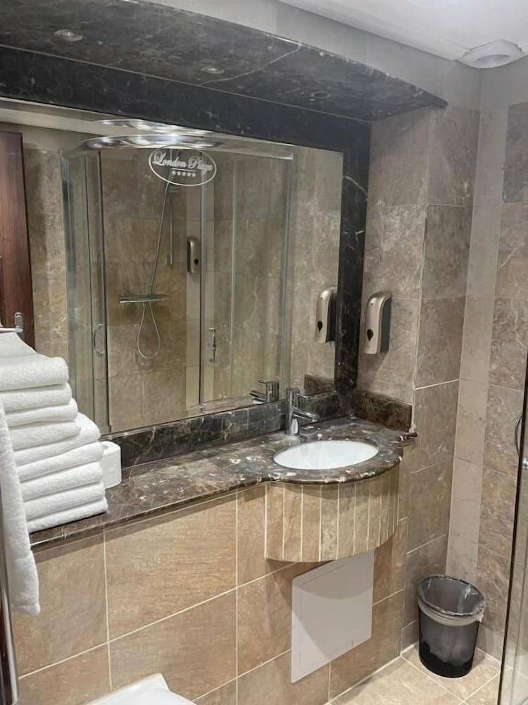LONDON PLAZA SERVICED APARTMENTS 29/52