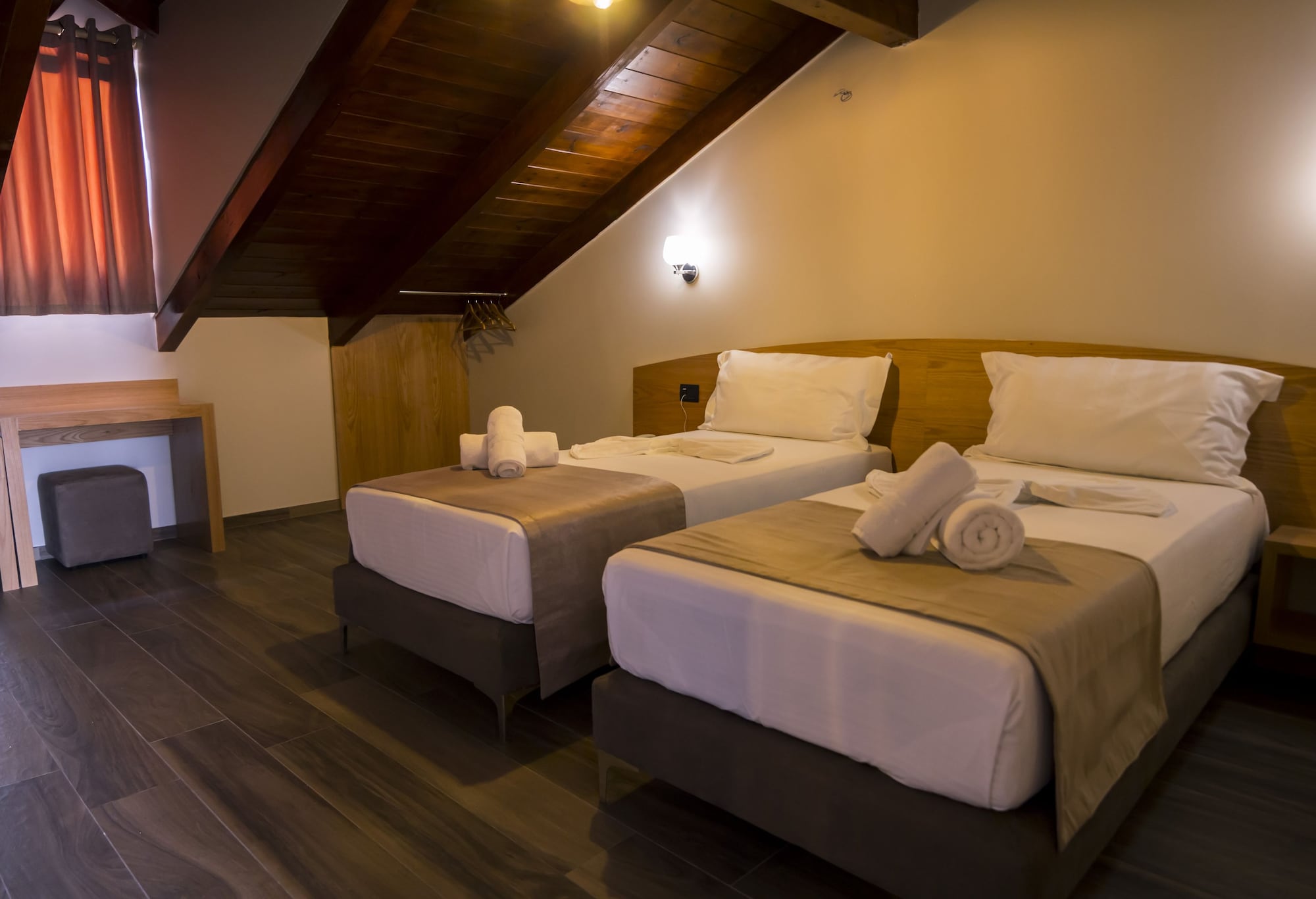 DELUXE, TWIN BEDS, SHARED TERRACE