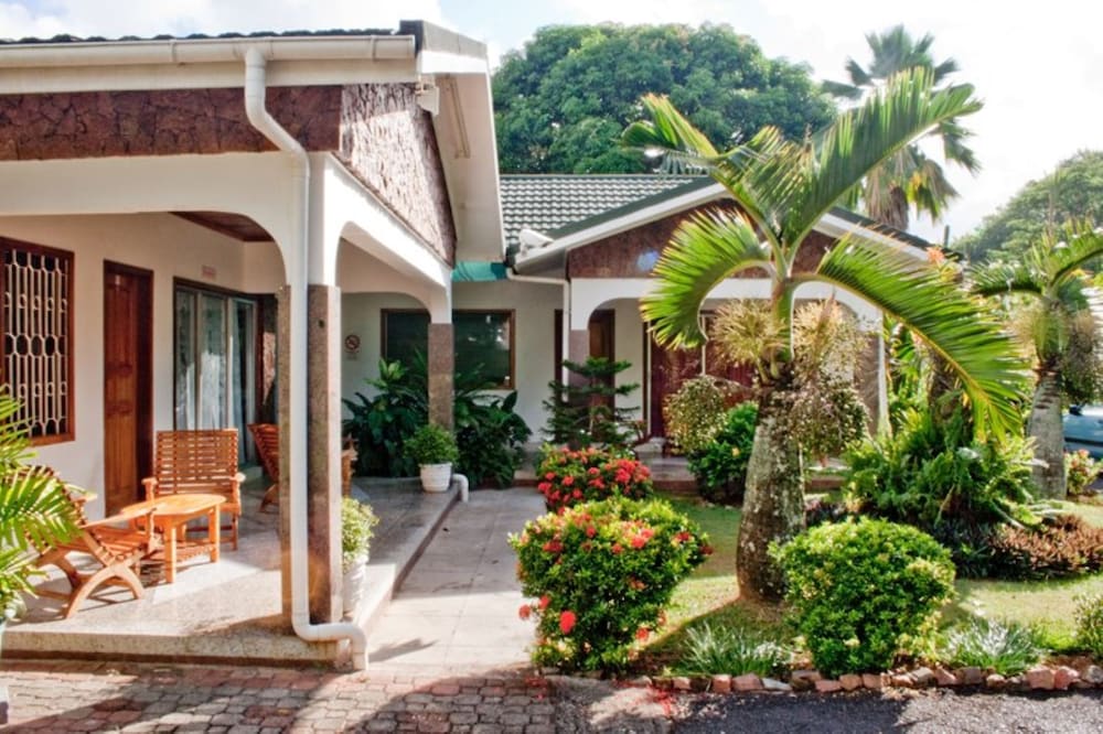 Villa De Roses 2/20