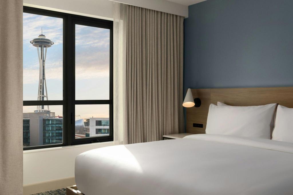 Studio, King Bed, Space Needle View, City View, Sofa
