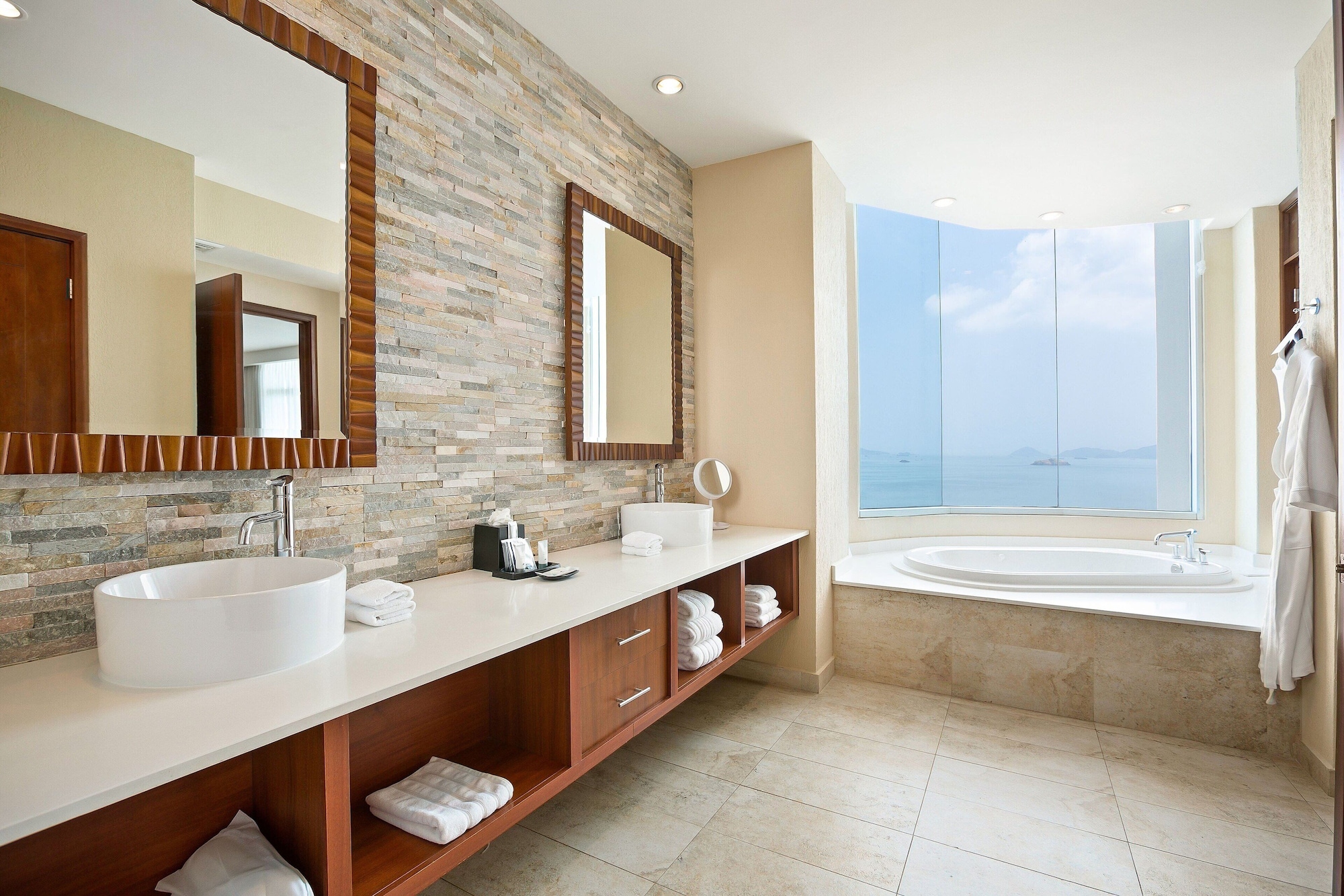 جناح رئاسي بسرير كينج بإطلالة على البحر، The Westin Playa Bonita 5/5