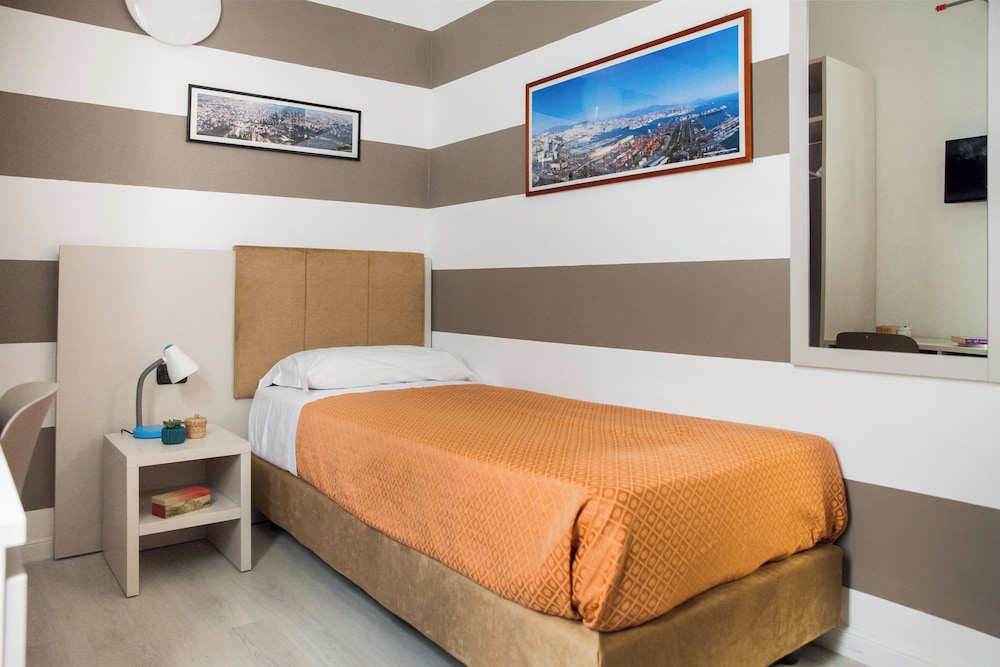 ROOM, SINGLE