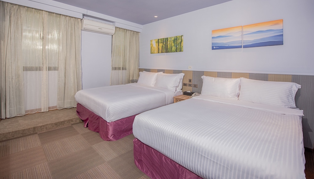 Macchi Hotel 12/38
