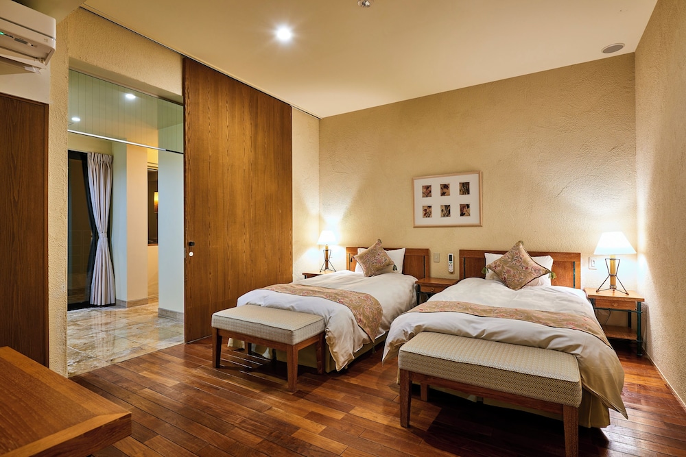 Village, Forest, Standard, Quadruple, 4 Beds, Smoking، Forest Village - Fuji Premium Resort 3/6