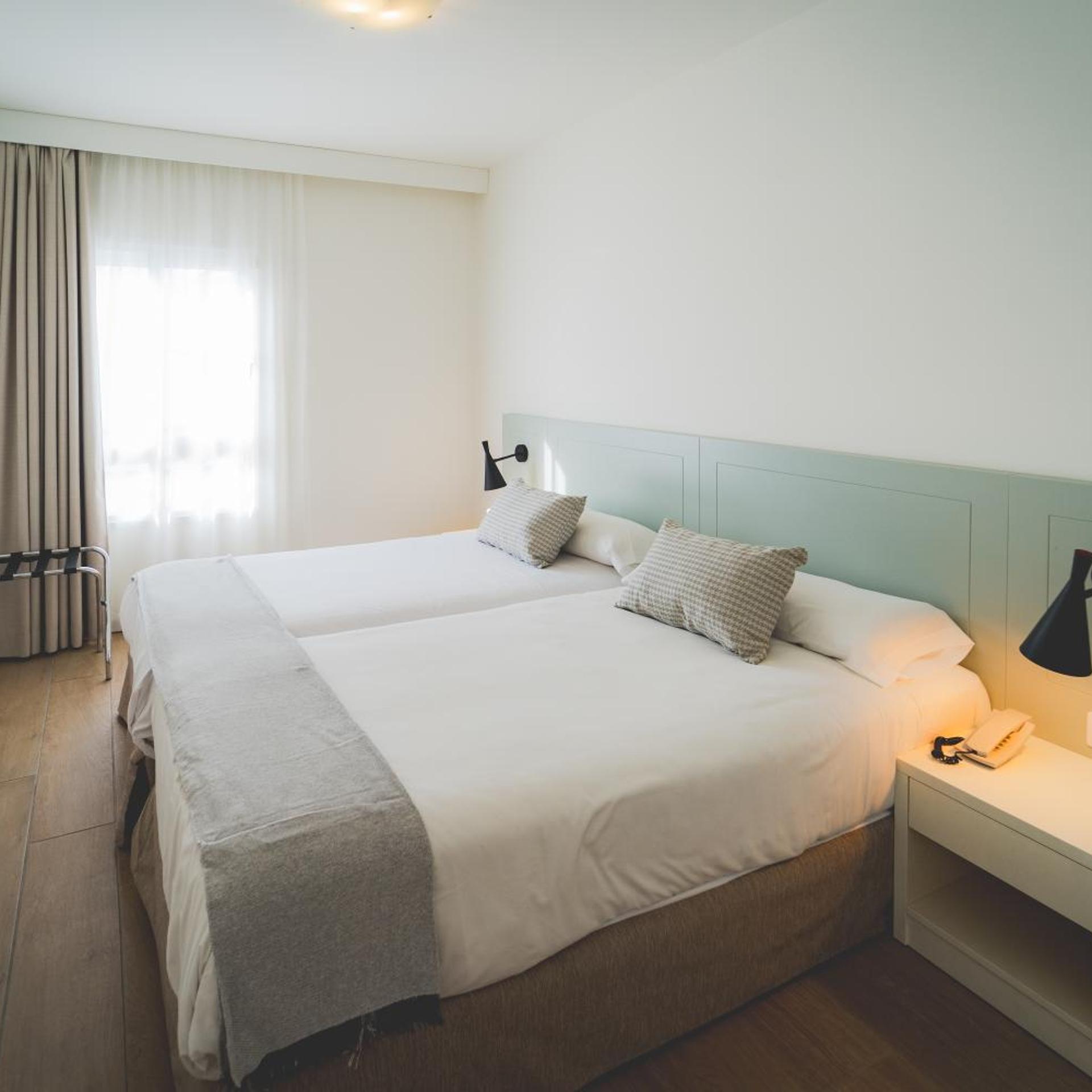 2 Bedrooms, Silver, Apartment