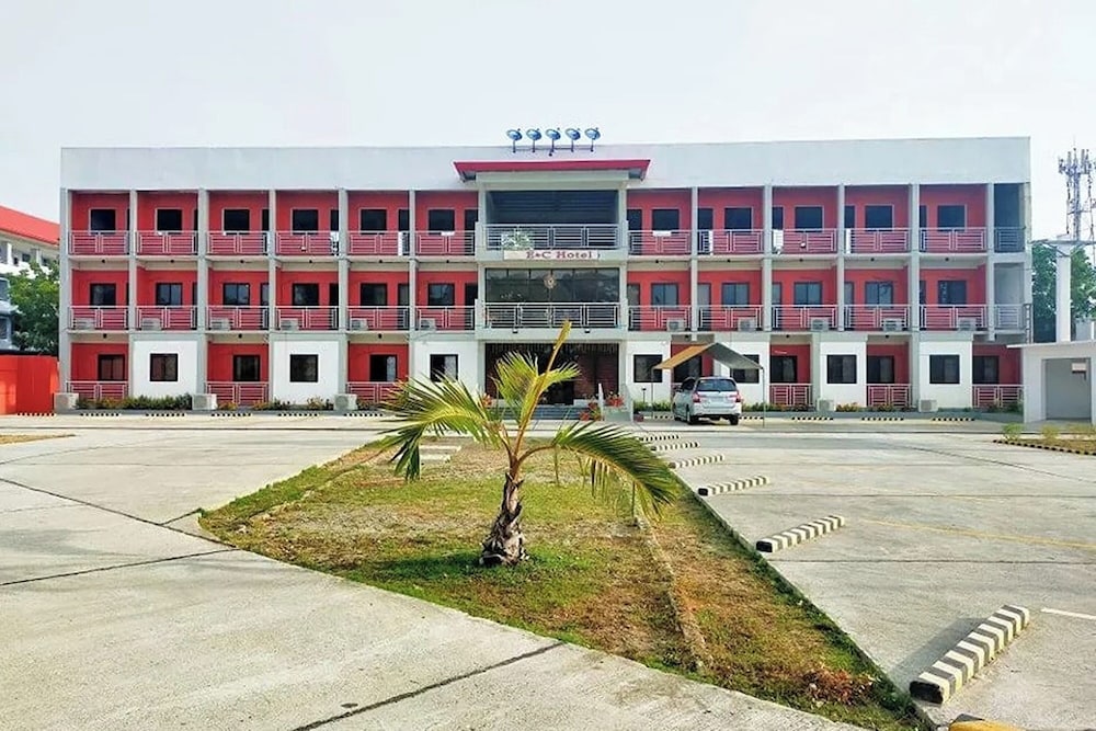EC Hotel near Laoag Airport by ZUZU 27/34