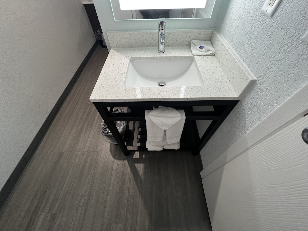Motel6 Altoona, IA - Des Moines East 23/39