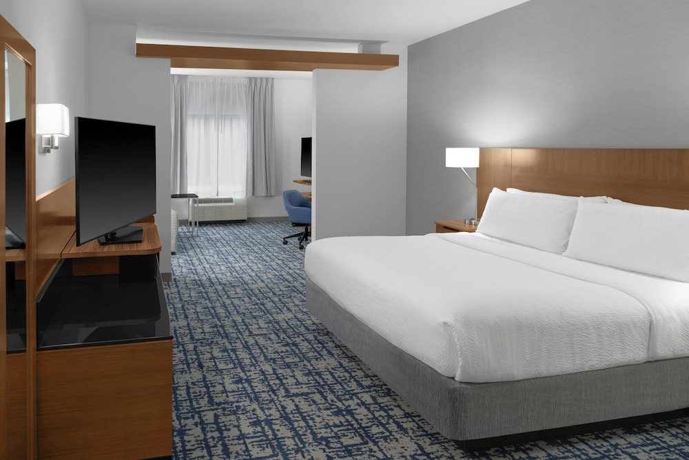 Fairfield Inn Suites Calhoun 10/47