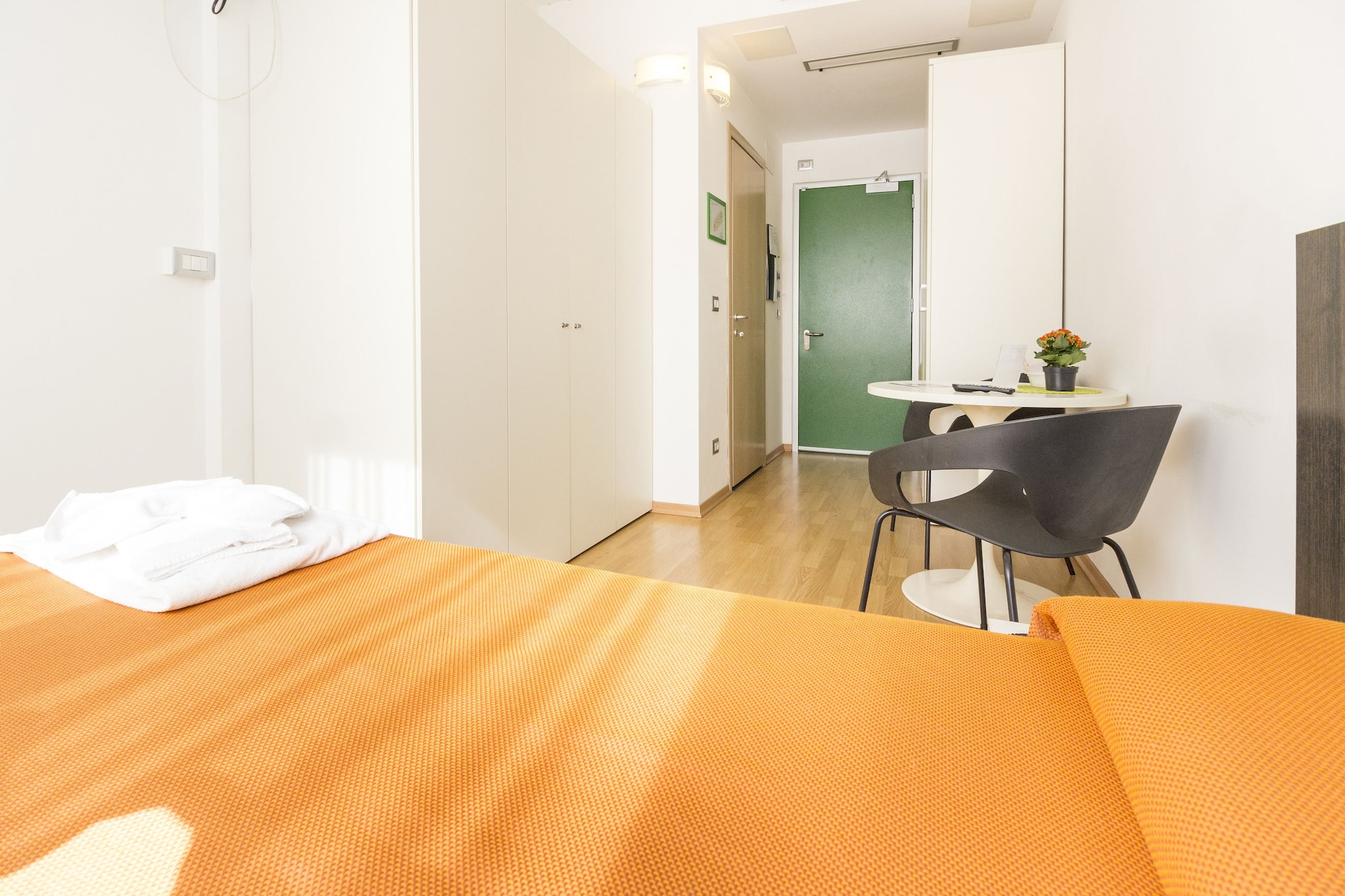 STUDIO, SINGLE BED