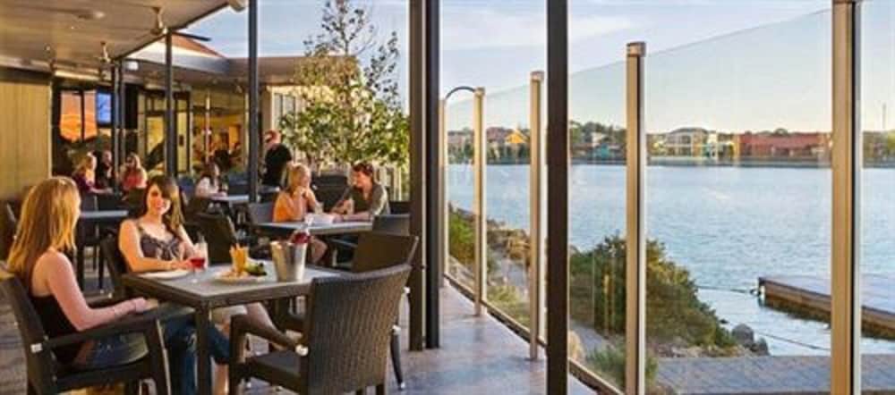 Lakes Resort Hotel 25/32