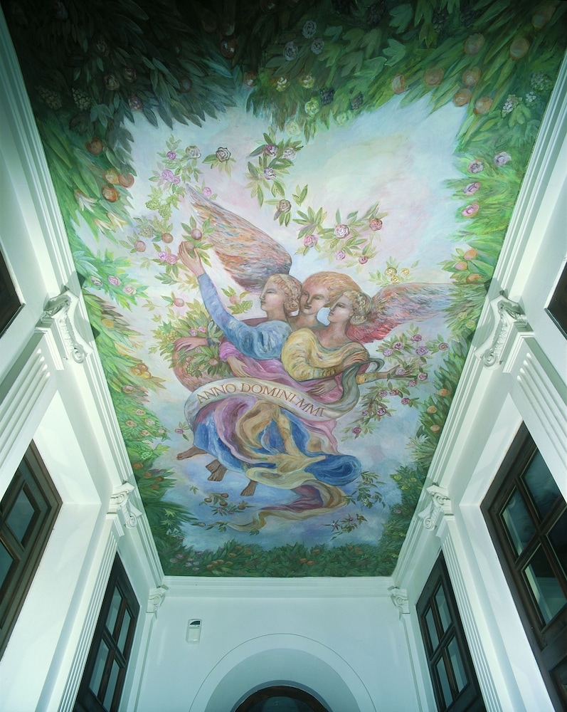 Green Garden Hotel 8/64