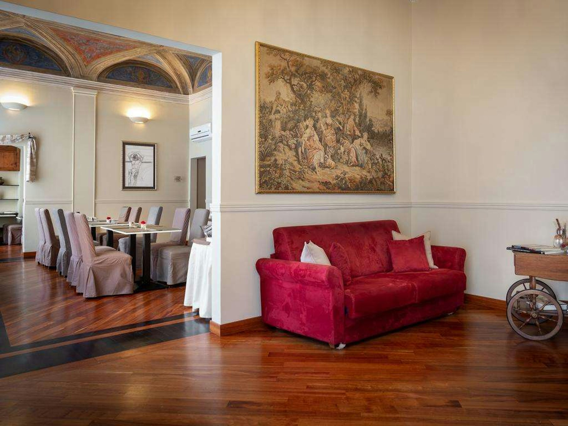 Hnn Luxury Suites 38/50
