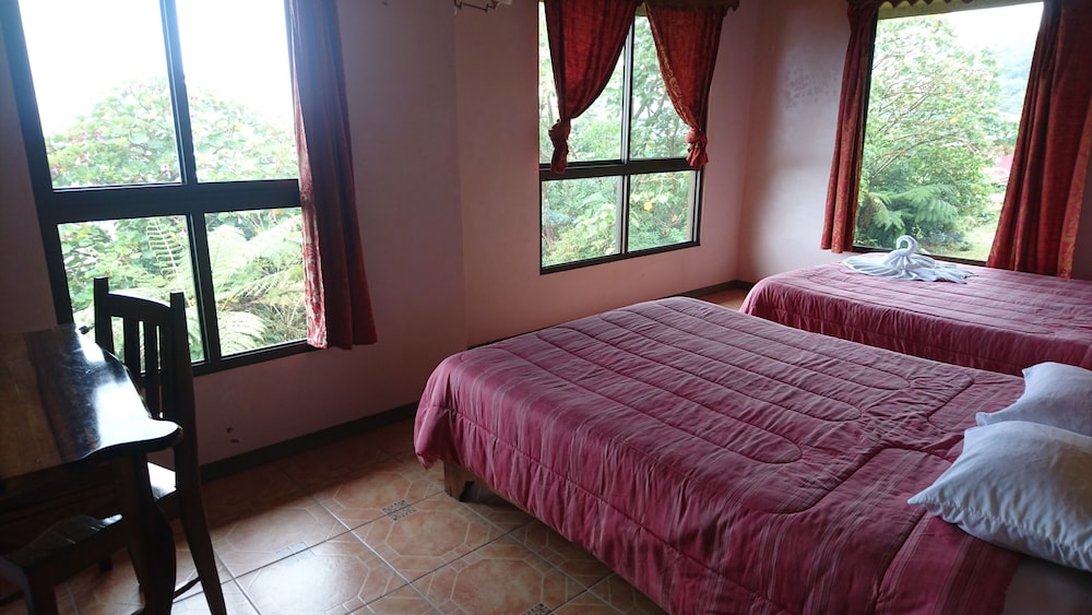 Vista Verde Lodge 3/50