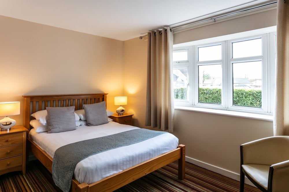 Roydon Marina Village Hotel 5/49