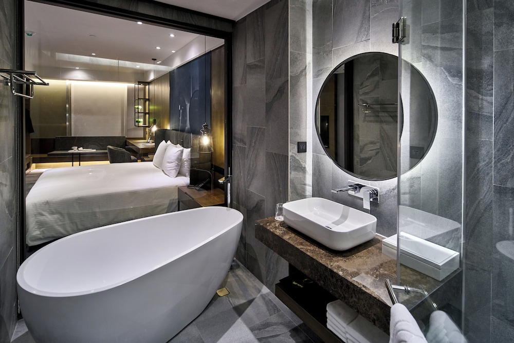 HARBOUR 10 HOTEL 69/69