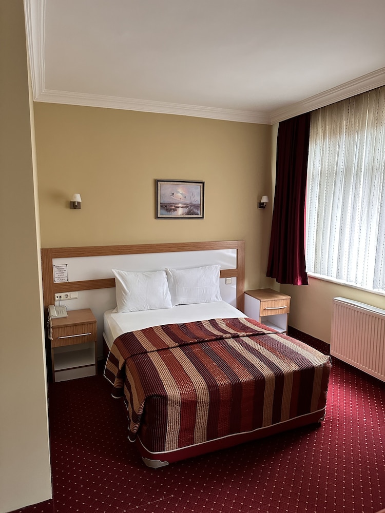 Mina 1 Hotel 8/50