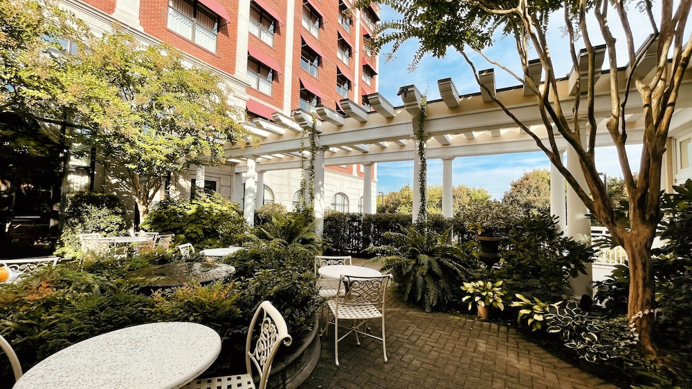 O Henry Hotel 63/70