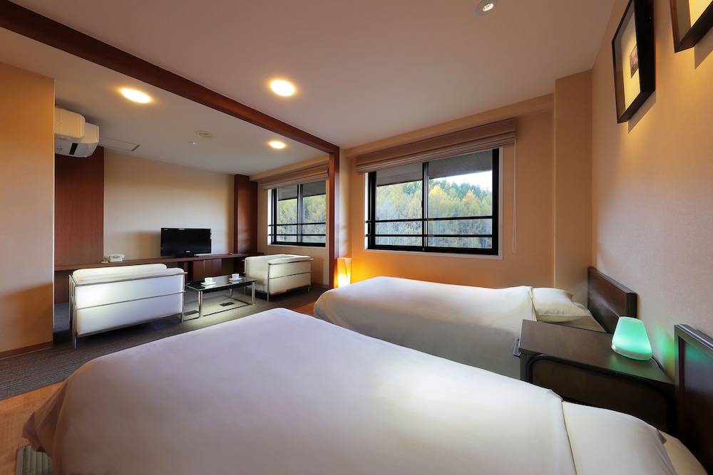 ROOM, TWIN BEDS